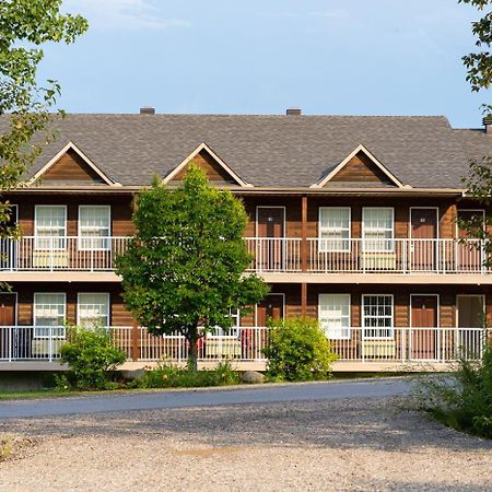 Auberge Royal Papineau Notre-Dame-de-la-Salette Exterior foto